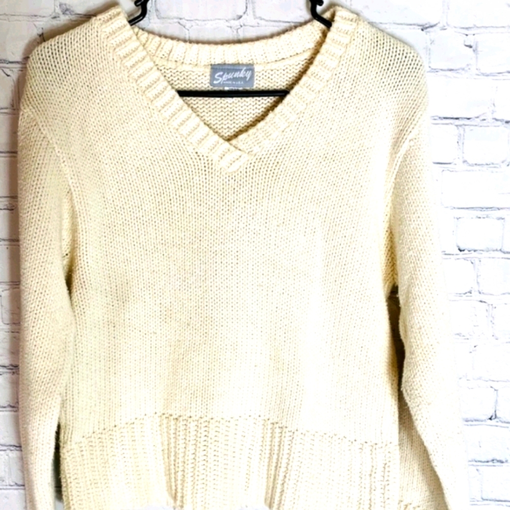 Spunky white vintage cropped knit sweater
